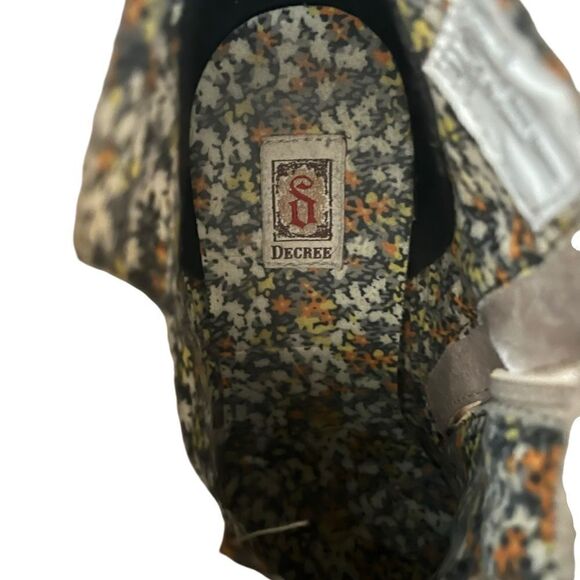 Decree Tan Boots - Picture 5 of 5